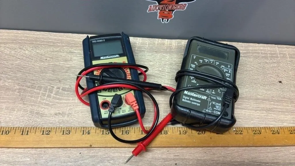 2 Multimeters