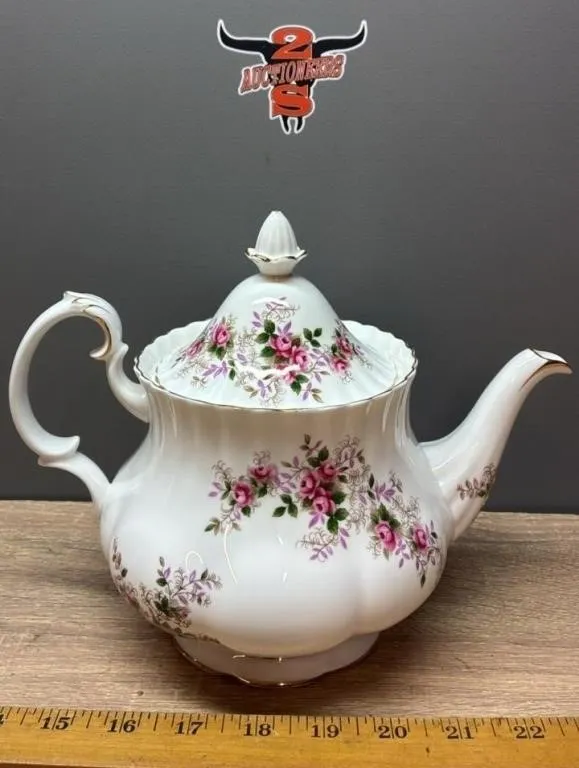Royal Albert Lavender Rose Teapot. *SC