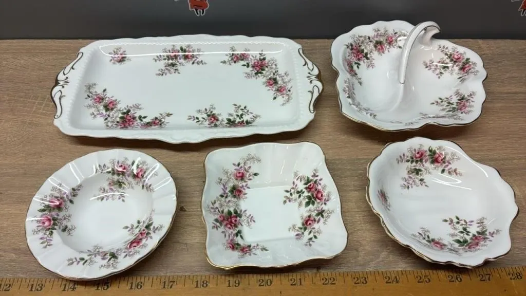 5 Royal Albert Lavender Rose Small Service