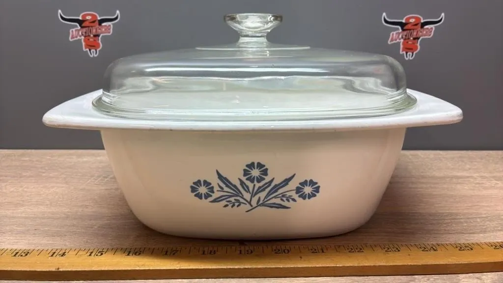 Corning Ware Cornflower 16 Cup Casserole.