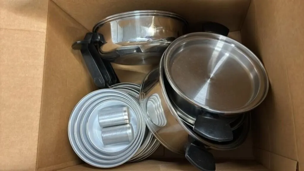 Box of Asst. Cooking Pots. *NO SHIPPING