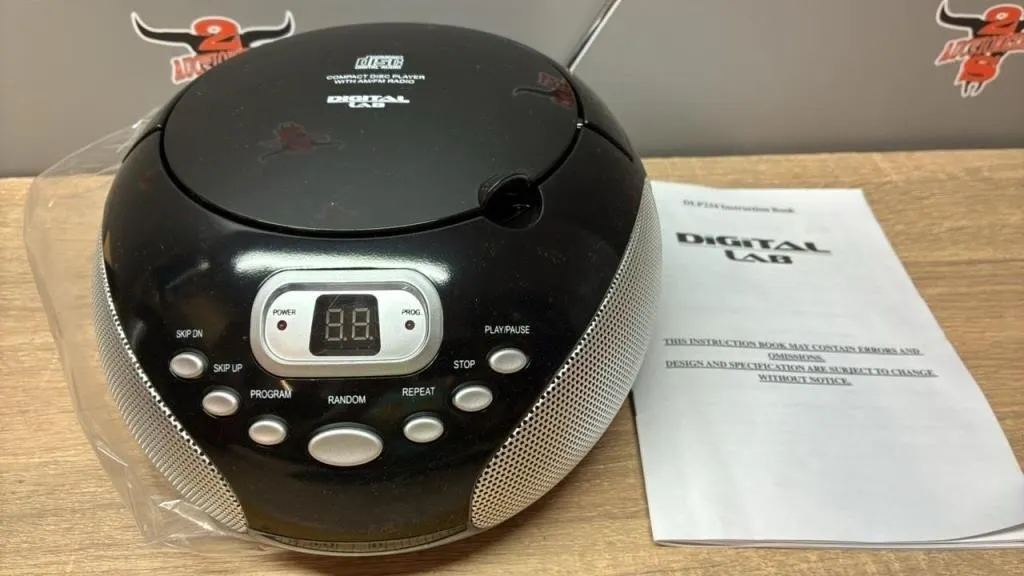 Digital Lab AM/FM/CD Player.