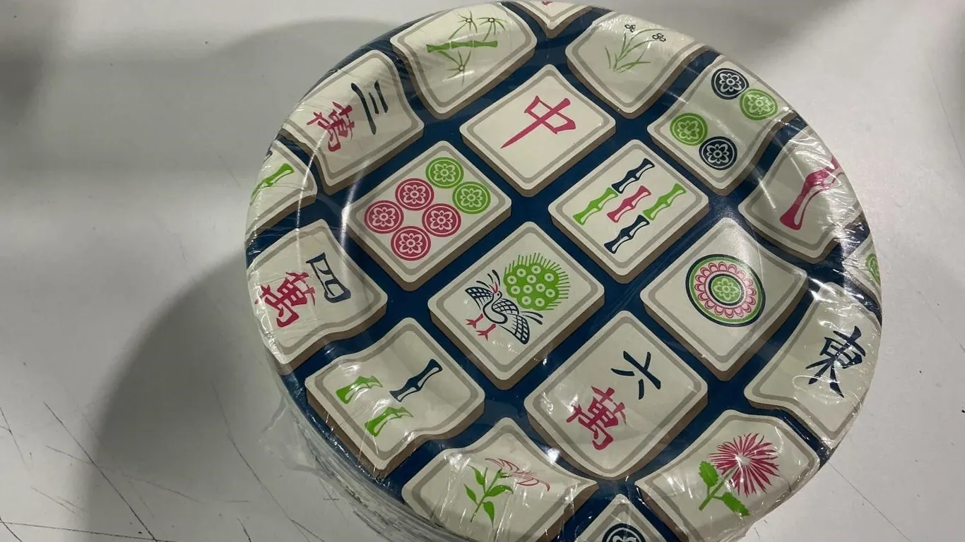 Artstyle Mahjong Dessert Paper Plates 7 in. 85ct