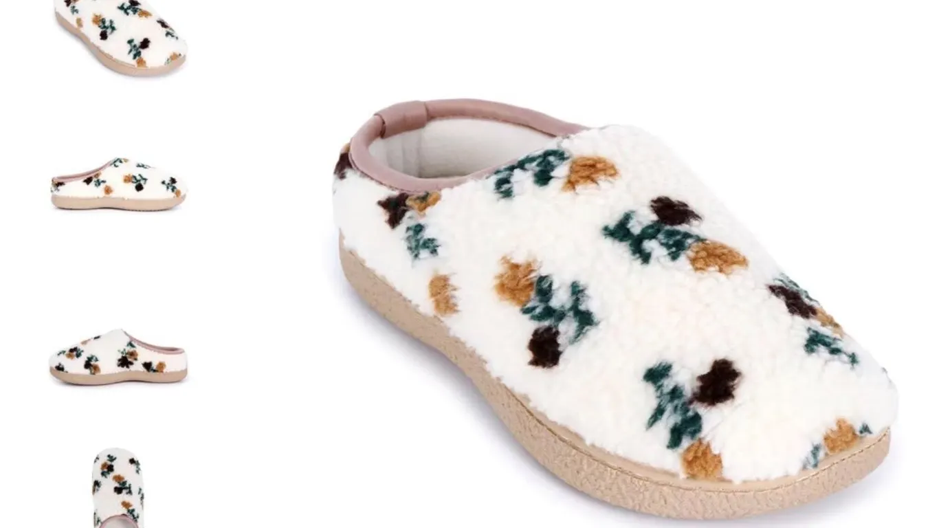 Isotoner Womens Classic Comfort Slippers