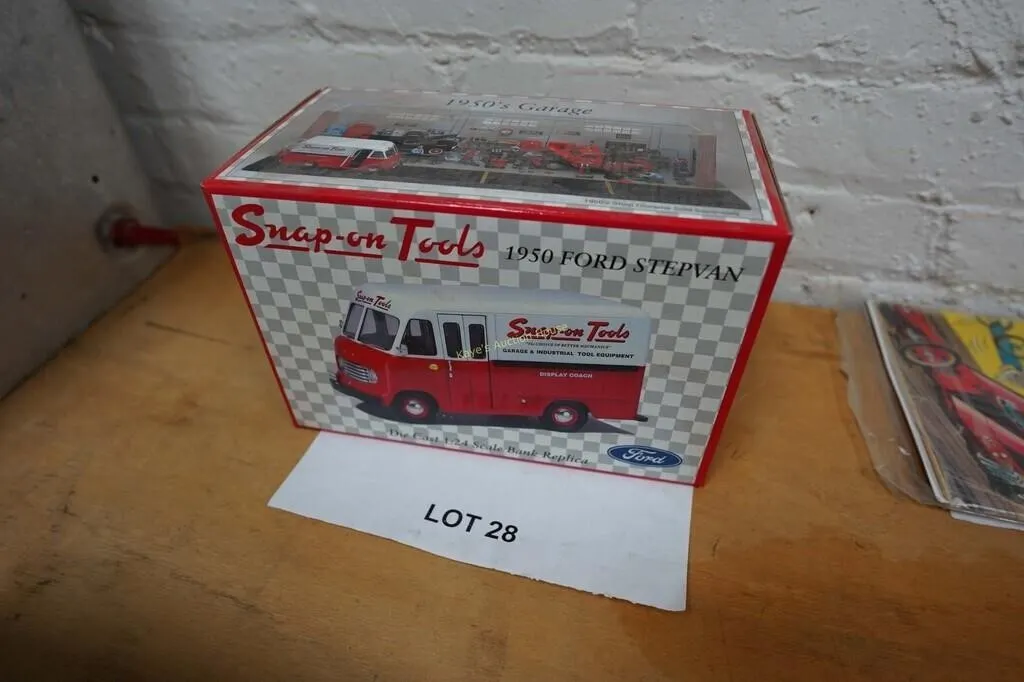 1:24 Snap-on Tools 1950 Ford Step Van