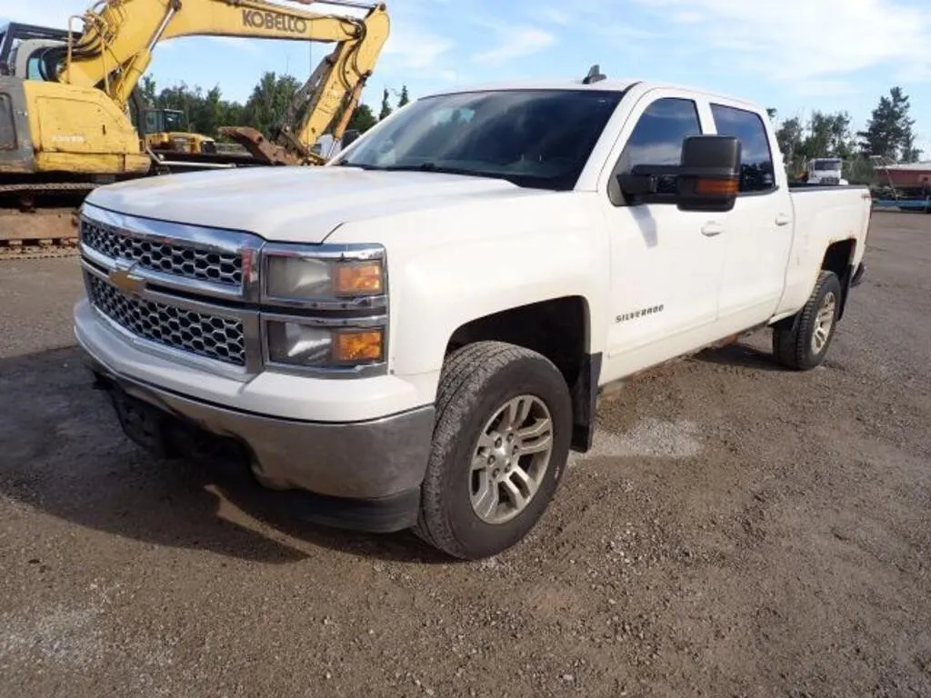 2015 Chevrolet Silverado 4x4 Pickup Truck 3GCUKREC