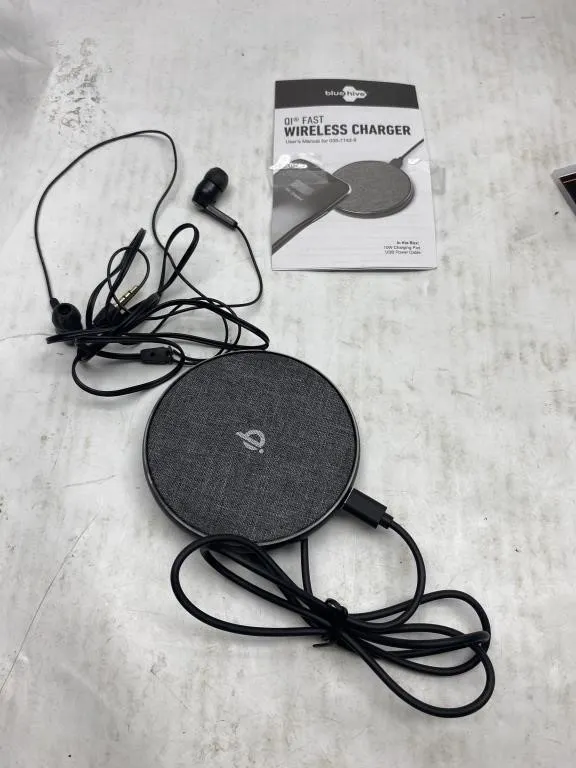 Qi Fast Wireless Charger, Earbuds & Manual