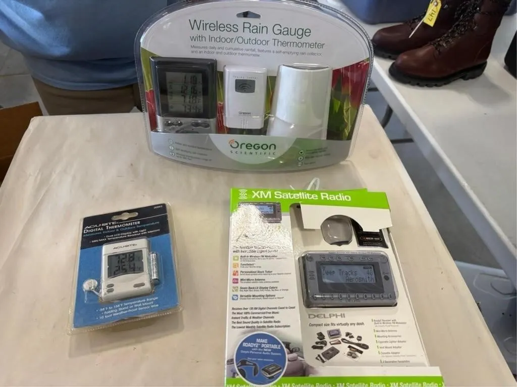Radio, Wireless Rain Gauge, Thermometer