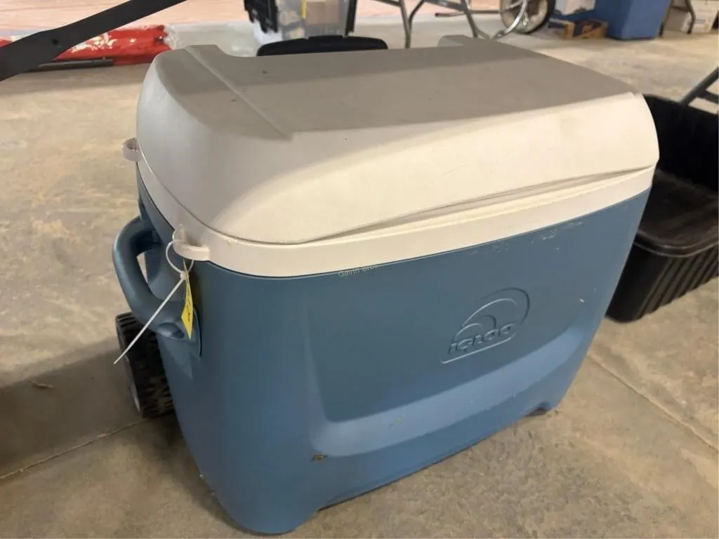 Igloo Rolling Cooler
