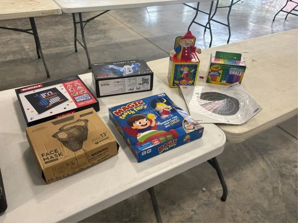 tote of misc games/Toys