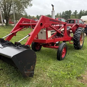 Farmall 404 Gas Tractor w/loader