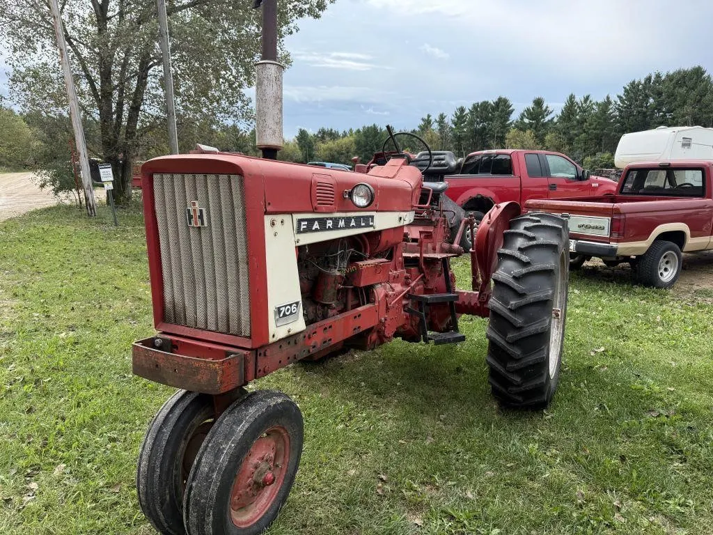 Farmall 706 Narrow Front Gas Tractor