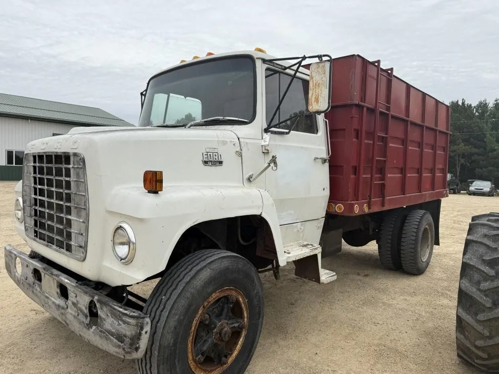 1980 Ford F-800 Grain Truck