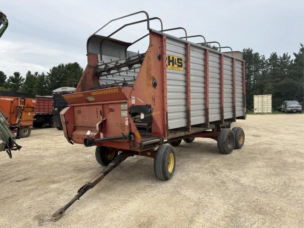 H&S Super 7+4 Forage Wagon