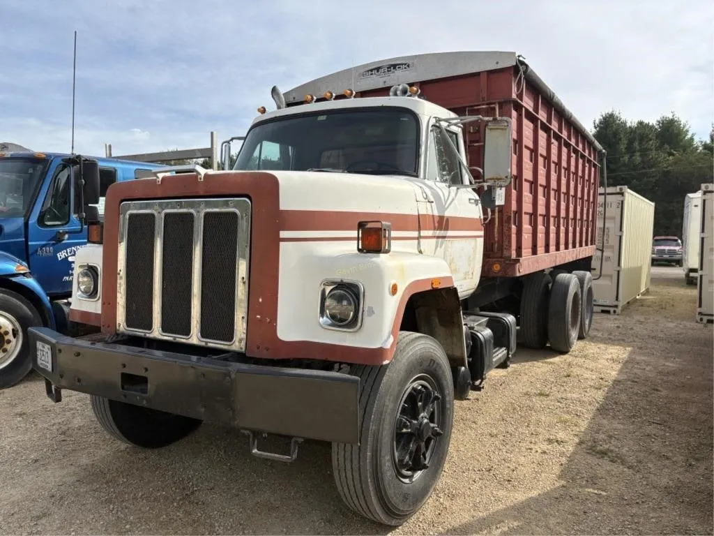 1977 International Fleetstar 2050A Grain Truck