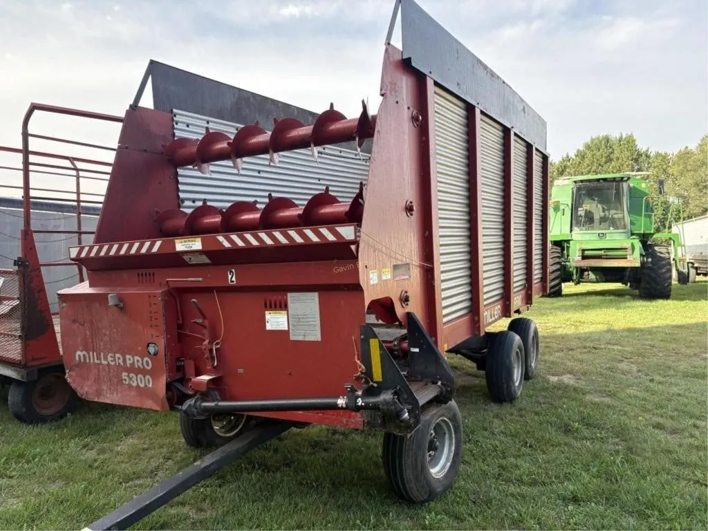 Miller Pro 5300 Forage Wagon