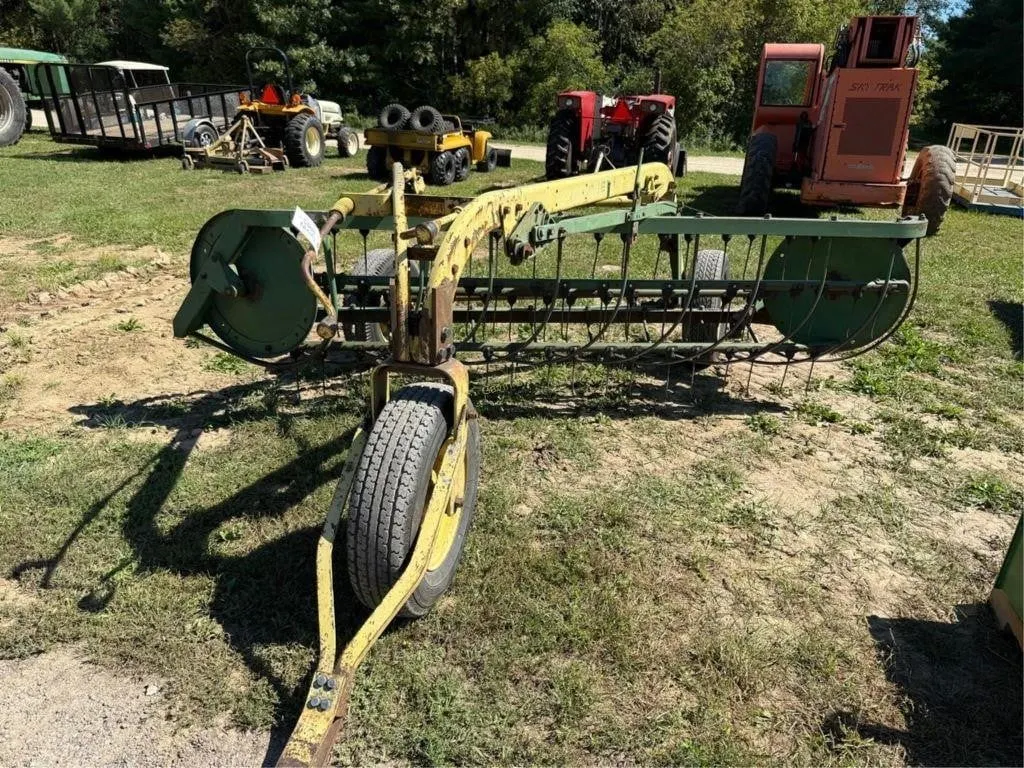 John Deere 640 Hay Rake