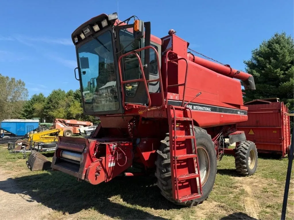 Case IH 1680 Combine