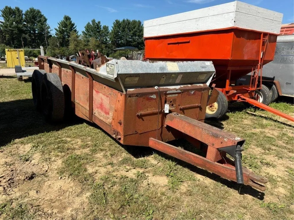 H&S 310 Manure Spreader