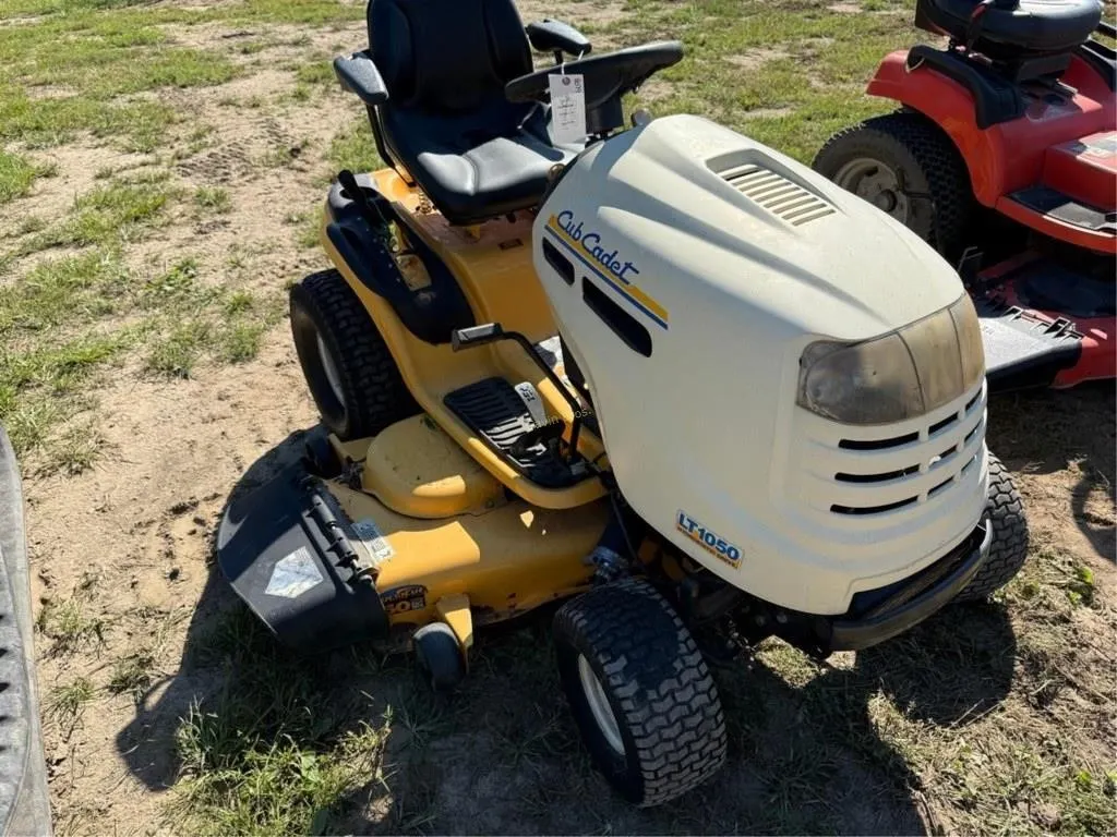 Cub Cadet LT1050 Lawn Mower