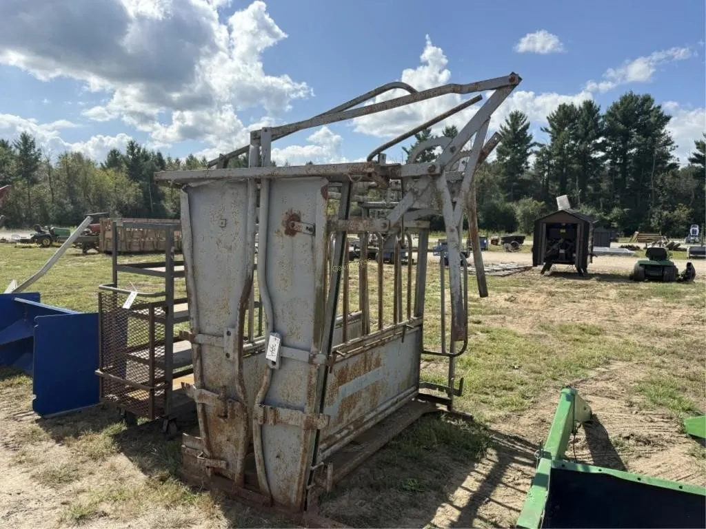 Powder River Cattle Chute