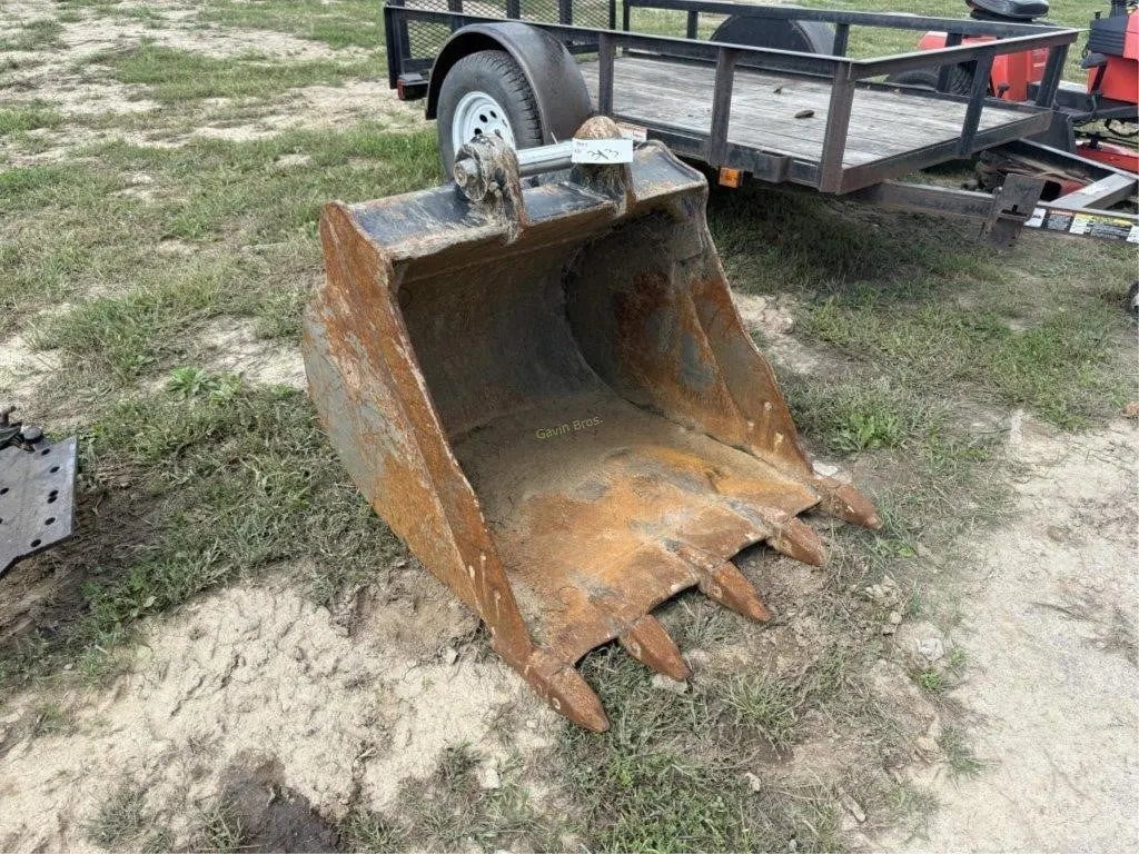 CAT 32" Mini Excavator Bucket