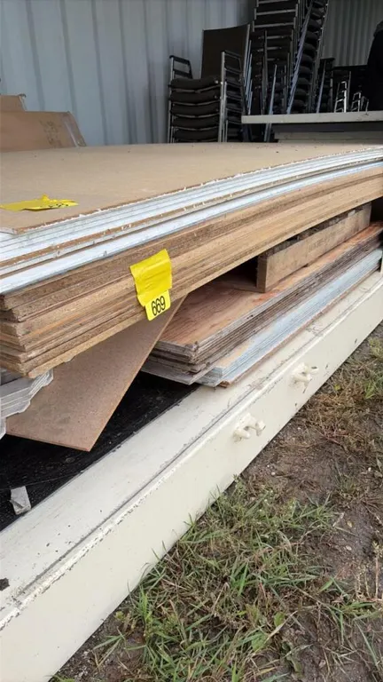 Approx 25 sheets assorted size plywood and subfloor