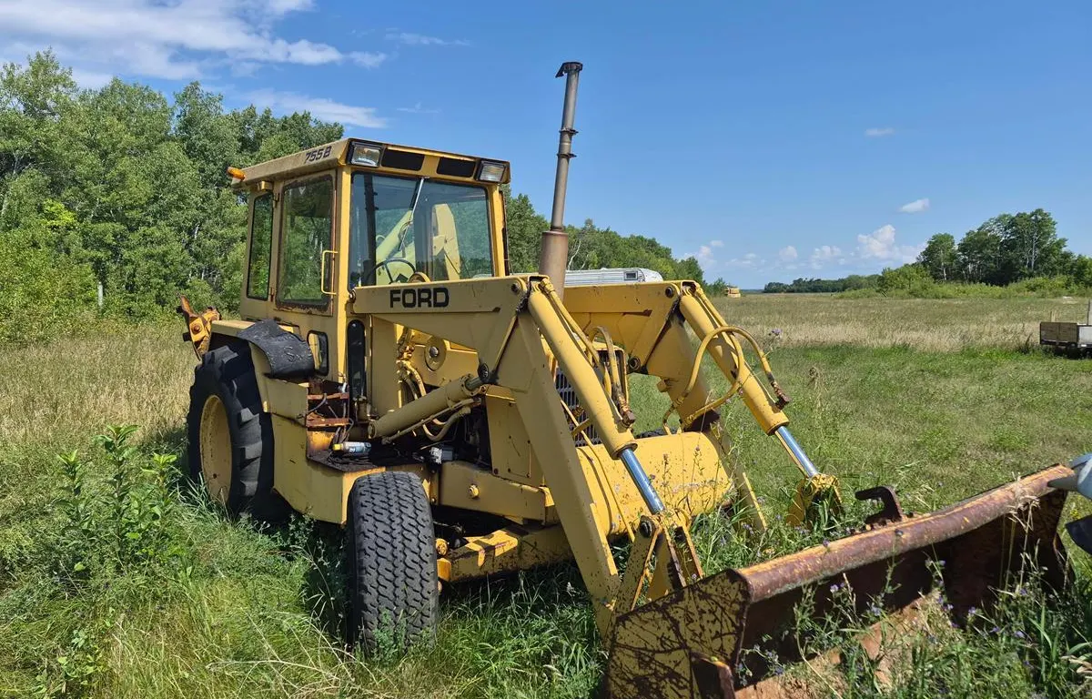 Ford 755B Backhoe Loader
UNRESERVED