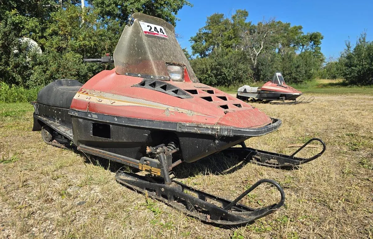 Polaris Trail Indy Snowmobile (Non-Runner)
UNRESERVED