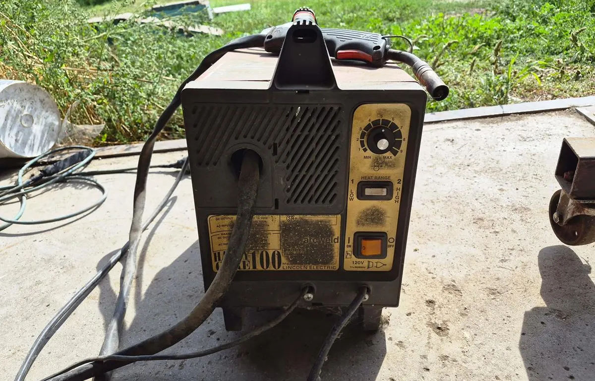 Lincoln Electric Arcweld Pro-Core 100 Welding Machine
UNRESERVED