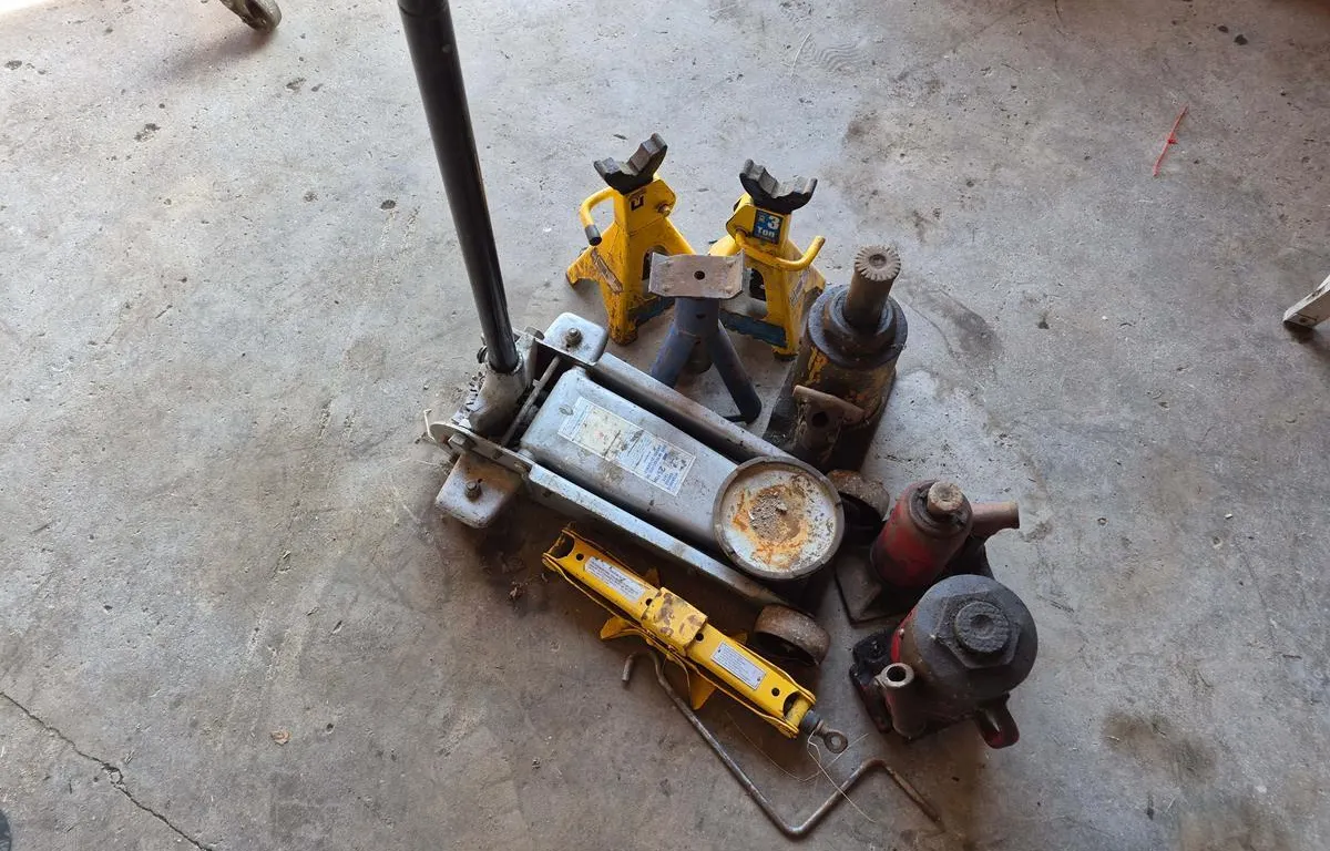 Assorted Vehicle Jacks and Jack Stands
UNRESERVED