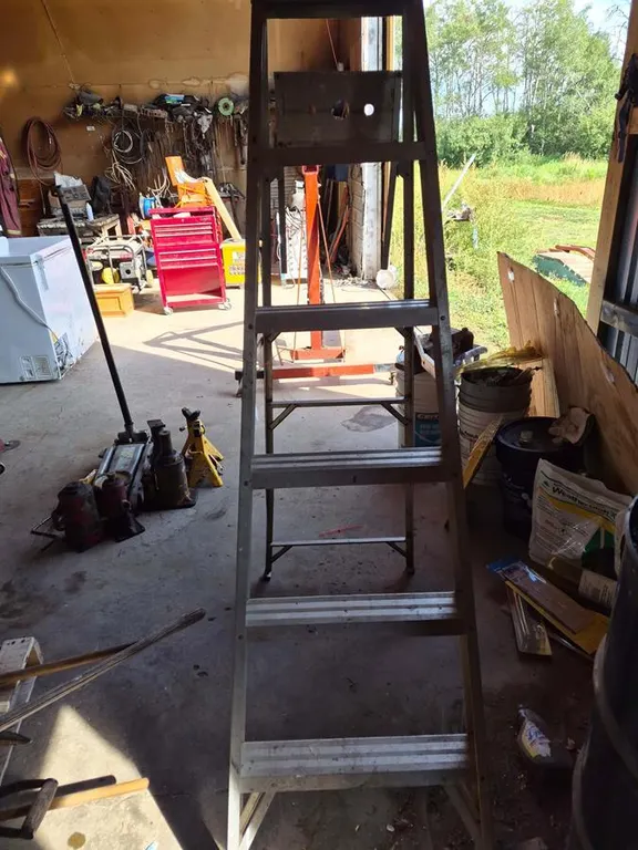 Aluminum Step Ladder
UNRESERVED