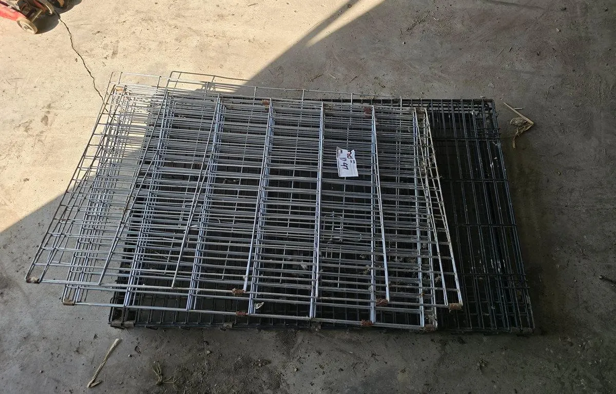 (2) Portable Kennels
UNRESERVED