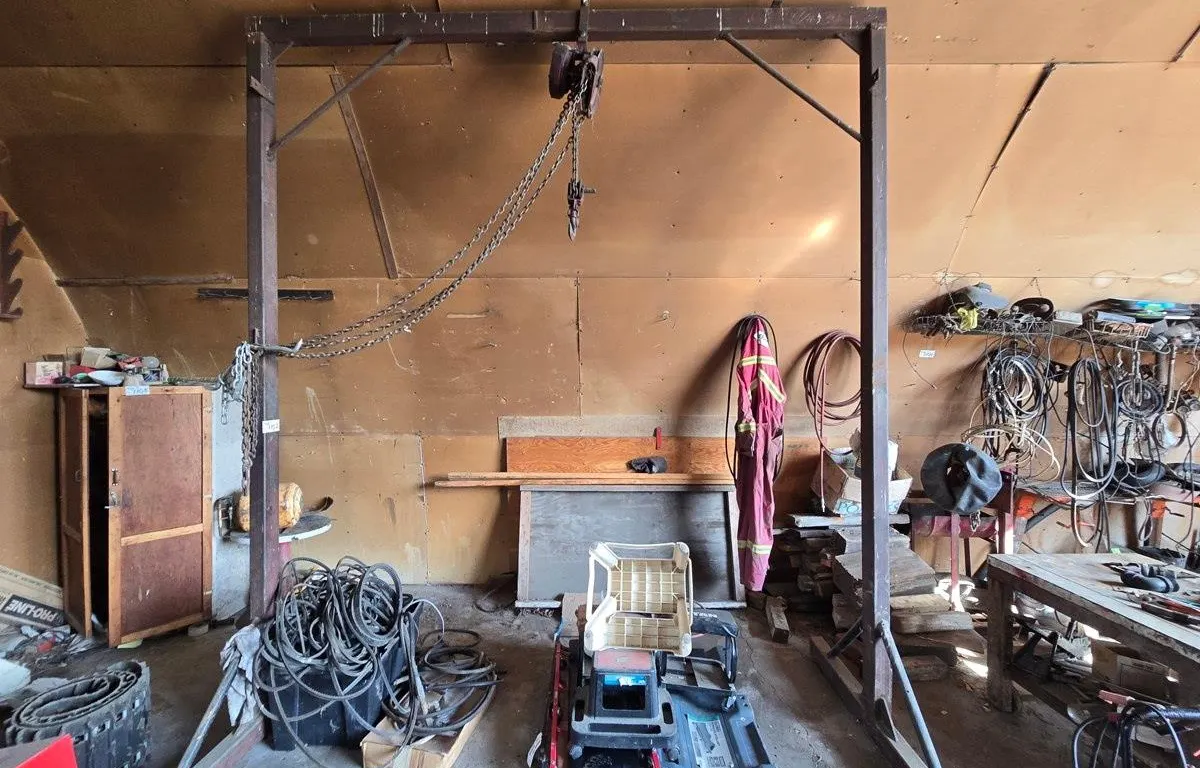 Steel Gantry Crane with Chain Hoist
UNRESERVED