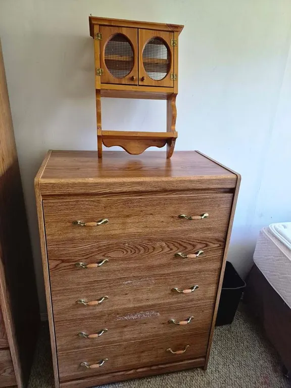 Oak Veneer Bedroom Furniture and Mattress Set
UNRESERVED