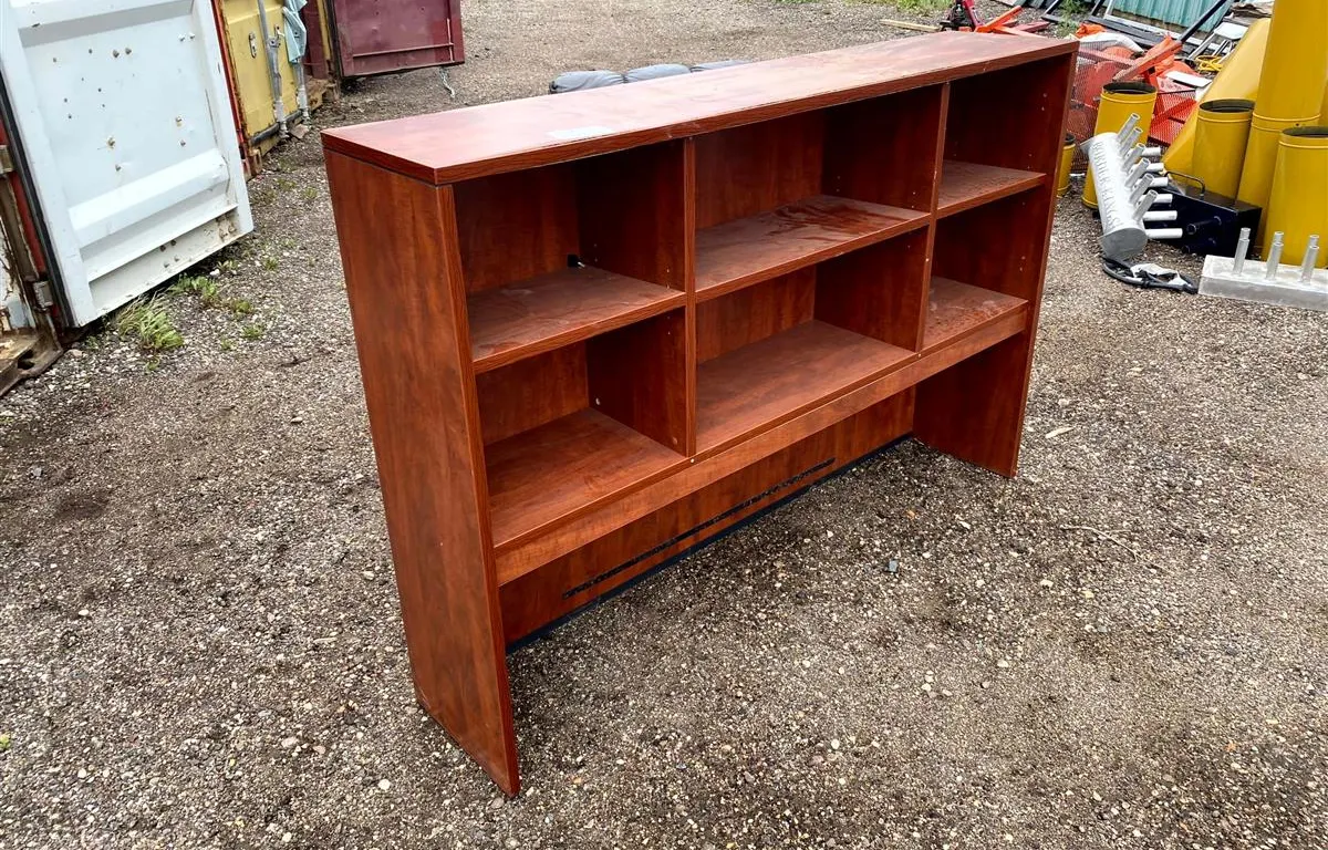 Wood Veneer Shelf
UNRESERVED