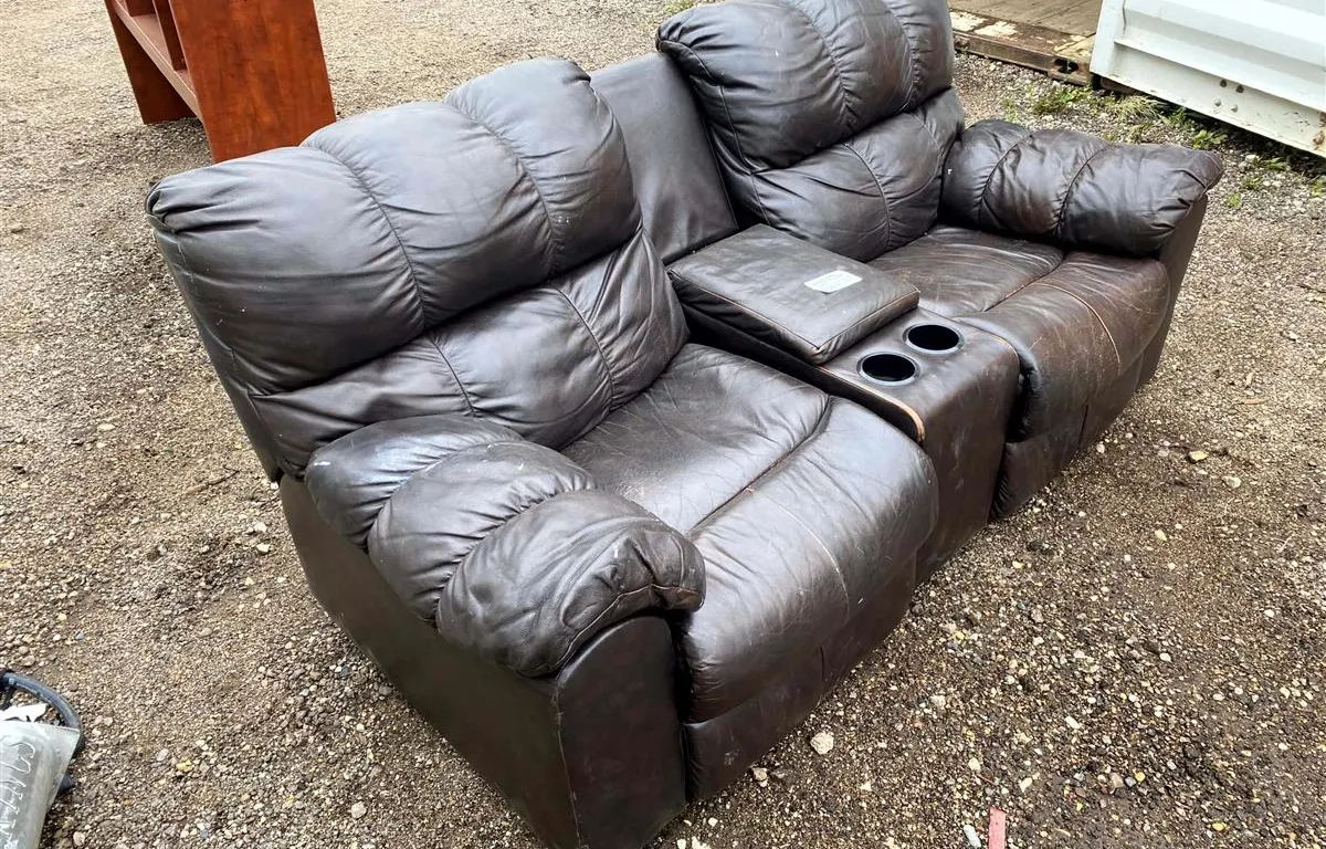 Dark Brown Dual Reclining Loveseat
UNRESERVED