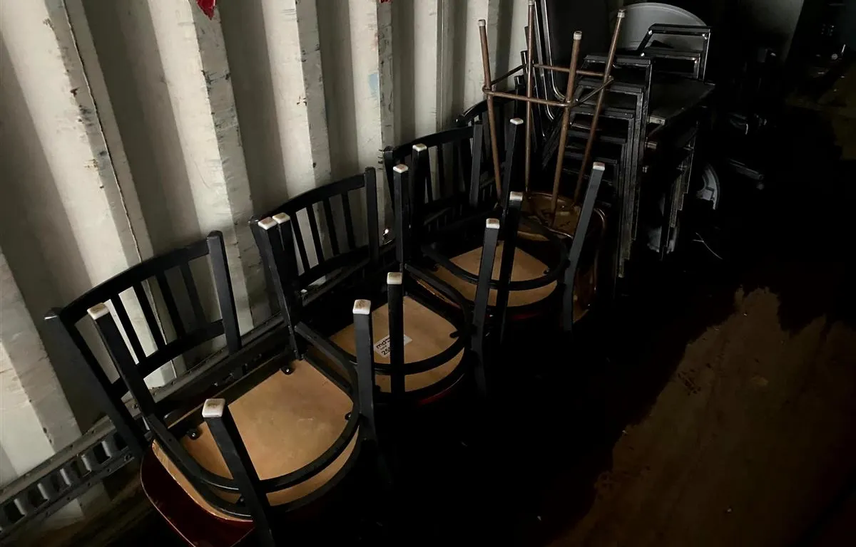 Assorted Chairs
UNRESERVED