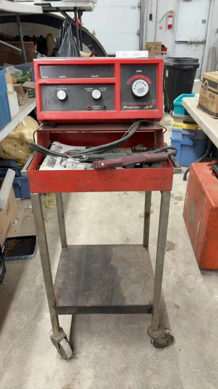 Snap-on MT1552 AVR 12 Volt Starting and Charging Systems Tester on Mobile Cart with Leads