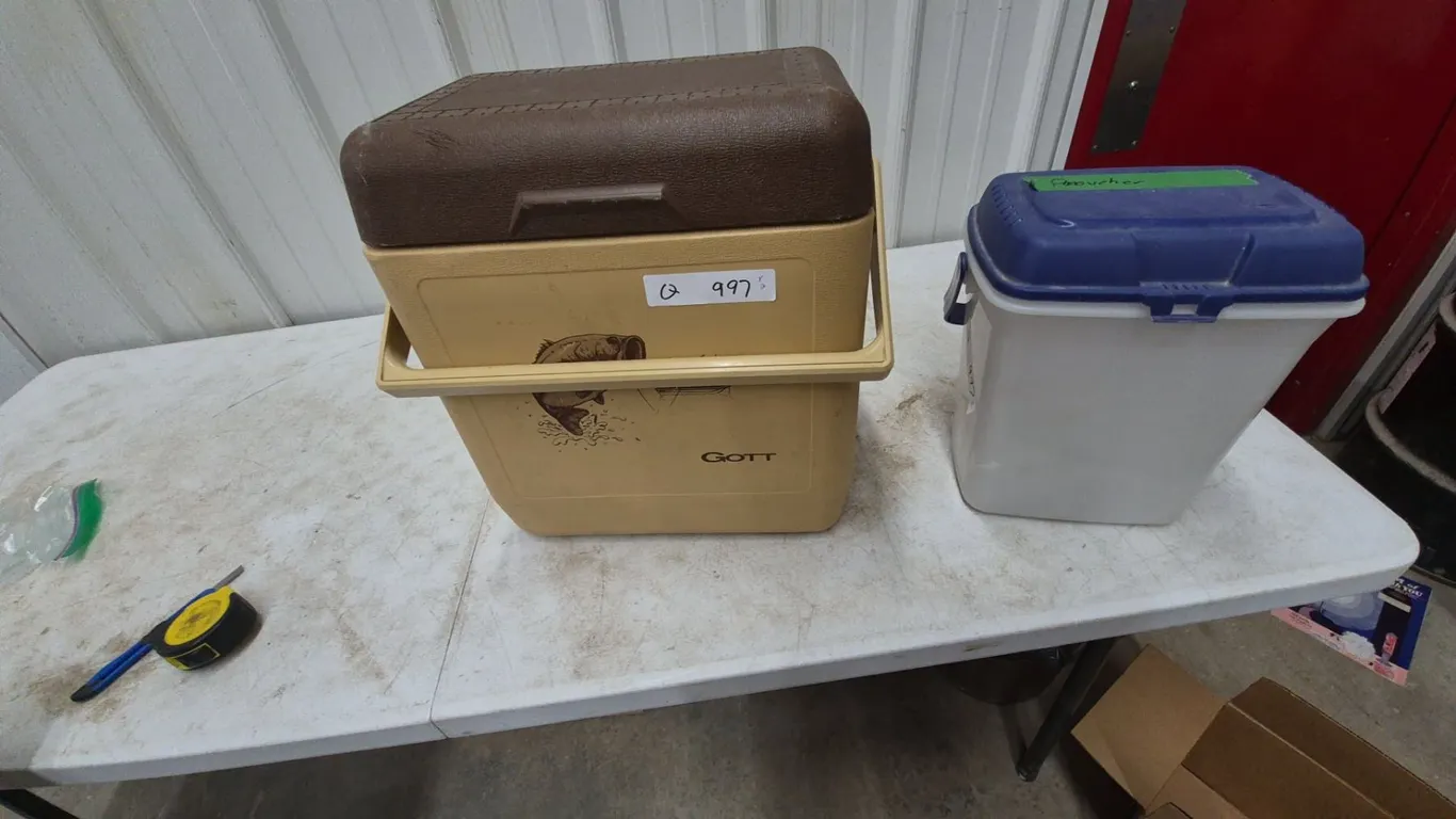 Gott Cooler, White container
