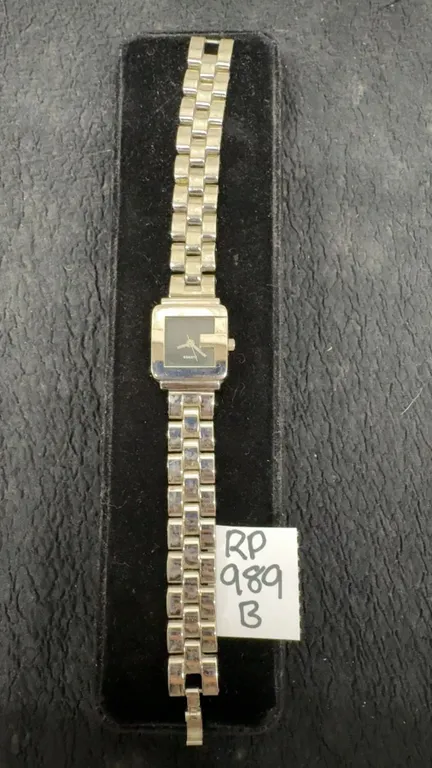 GUCCI (Faux) “G-Face” Ladies Watch 3600L Series, Signature G Shaped Bezel, retail Value $1020