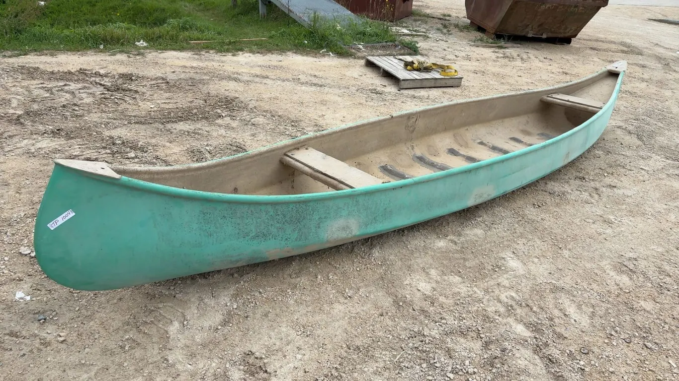 Canoe, 17 Feet
