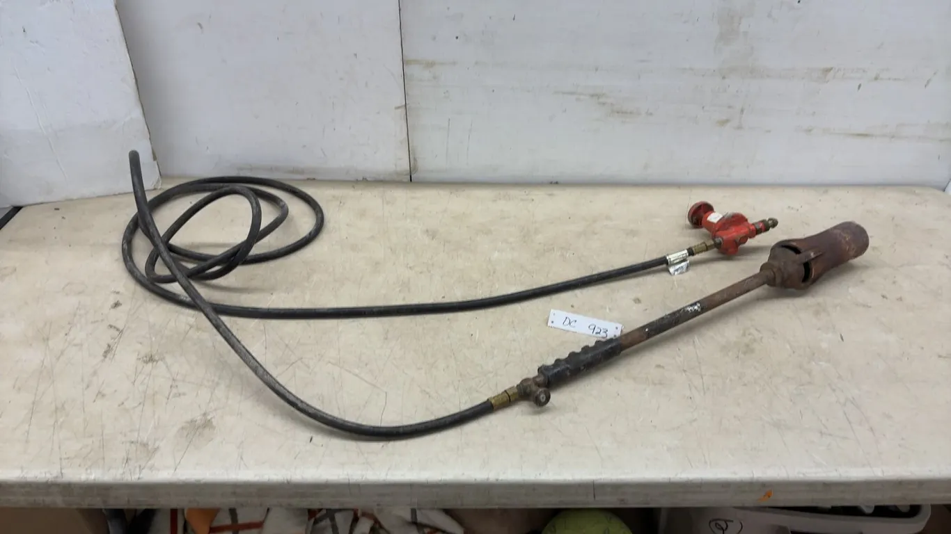 Tiger Torch with Hose and Regulator