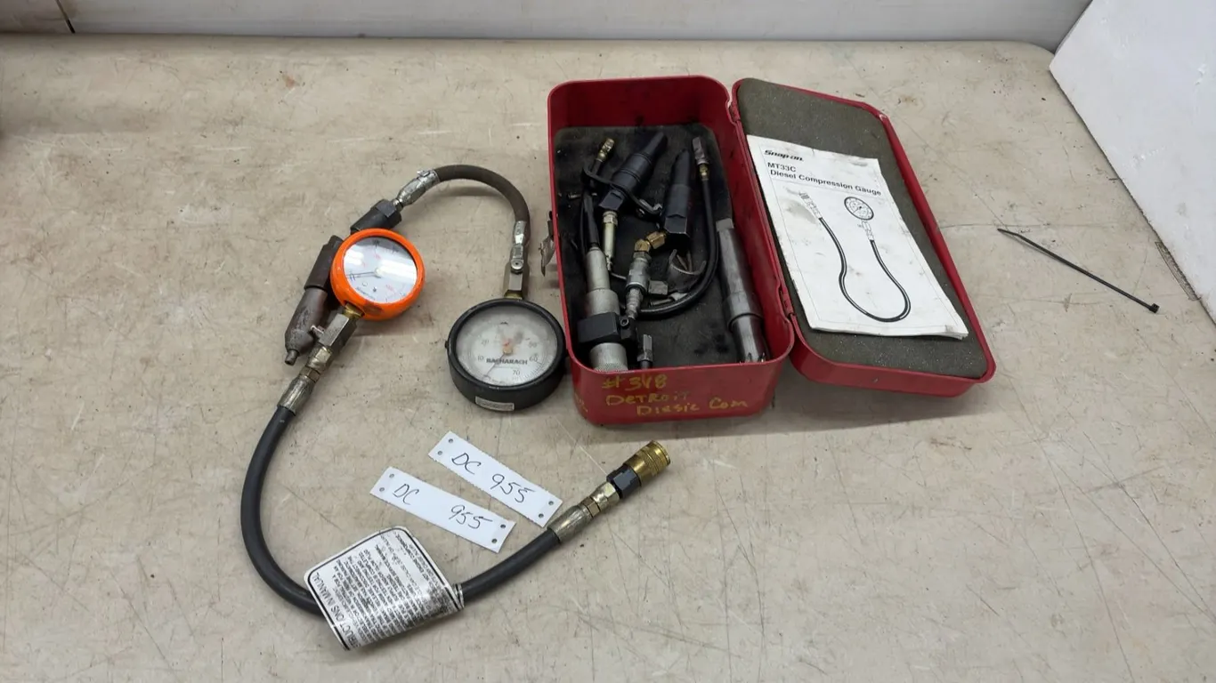 Snap-On MT33C Diesel Compression Gauge Kit With Detroit Diesel Adapters