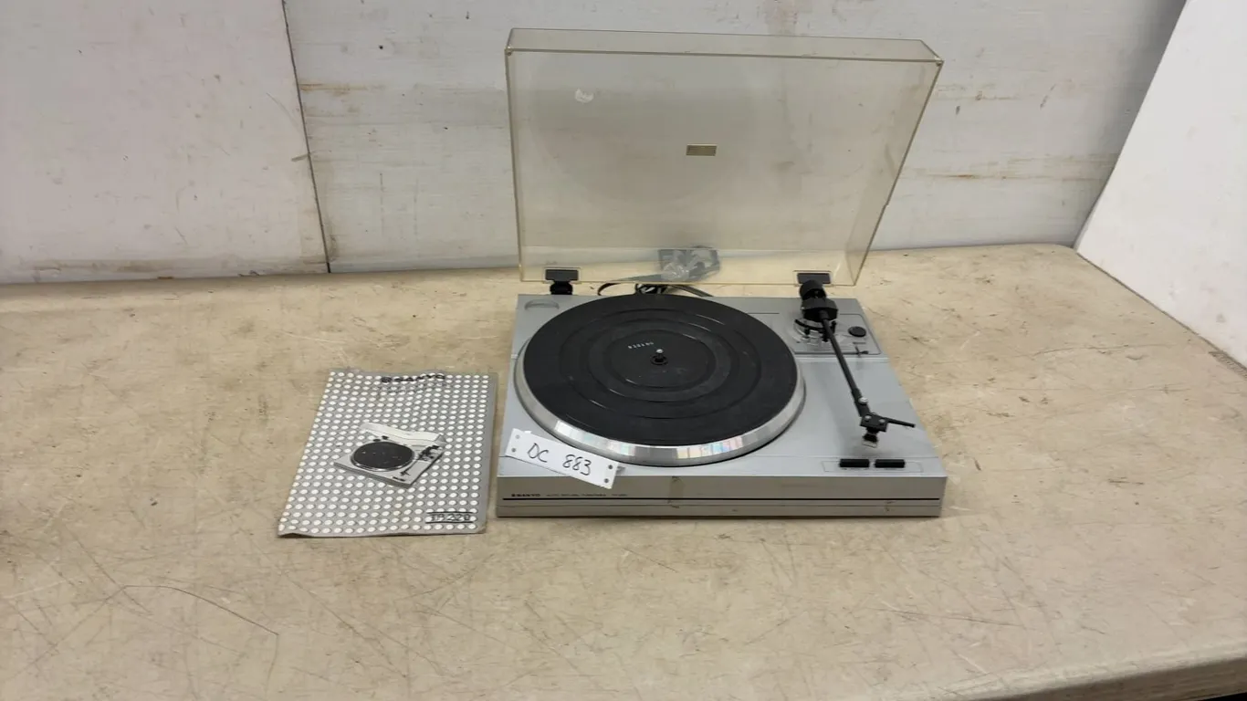Sanyo TP 220 Auto Return Belt Drive Turntable with Dust Cover and Manual