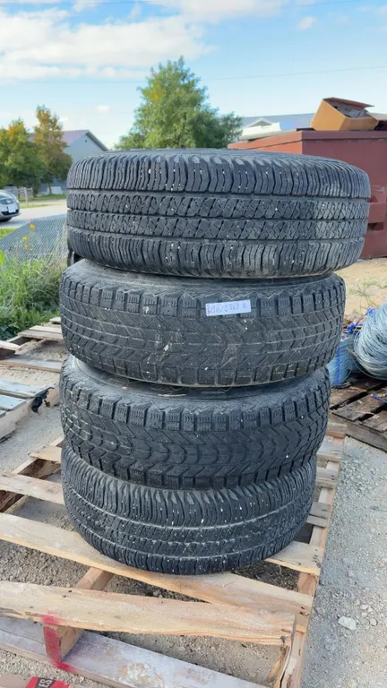 Set of 4 Goodyear Wrangler P235/75R15 M+S All-Season Tires on 5 Bolt Rims