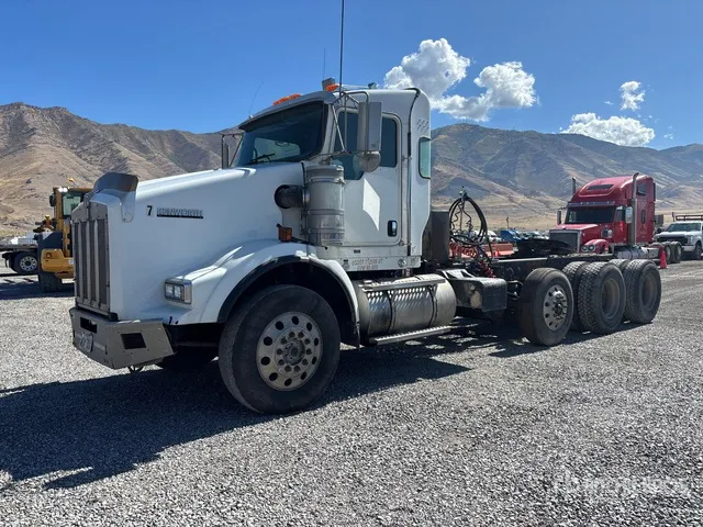2009 Kenworth T800 8x4 Tri/A Day Cab Truck Tractor