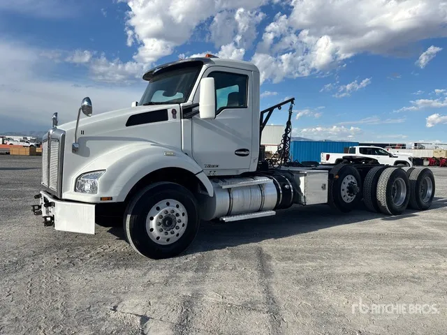 2016 Kenworth T880 8x4 Tri/A Day Cab Truck Tractor