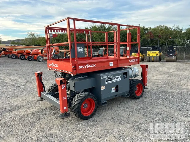 2019 Skyjack SJ6826 RT 4x4 Dual Fuel Scissor Lift