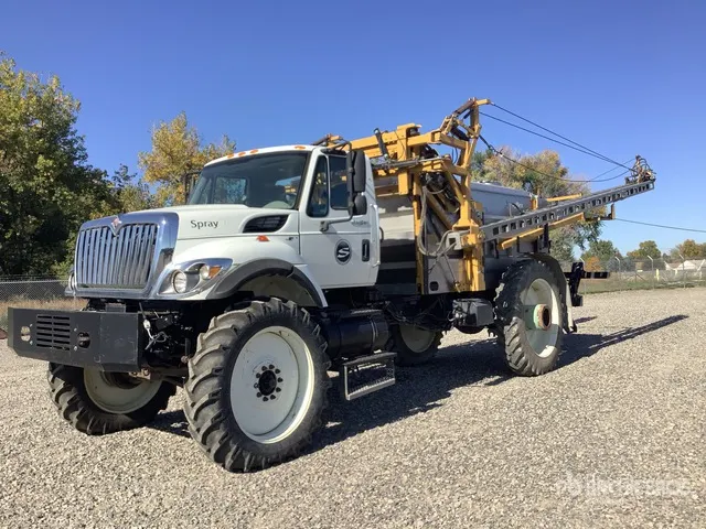 2008 International 7400 52 ft 4x2 High Clearance Self-Propelled Sprayer